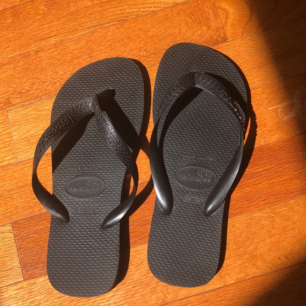 Black Havainas Flip Flops
